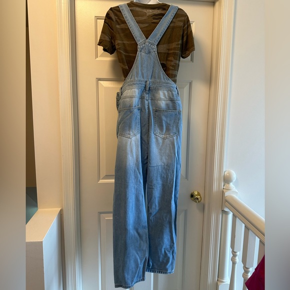 Jean overalls with ripped knees, size small - Picture 3 of 5